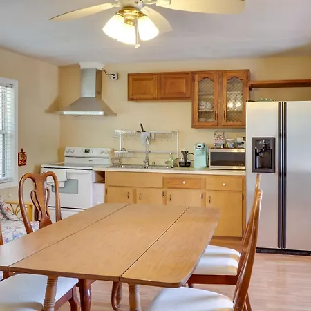 Sunny Florida Getaway With Patio, Near Disney World!